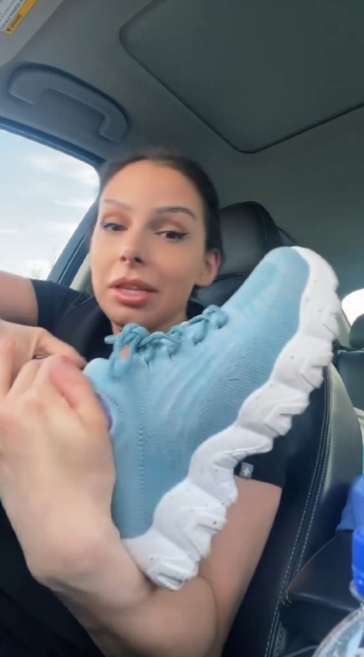 Customer wearing OrthoEase Luxe