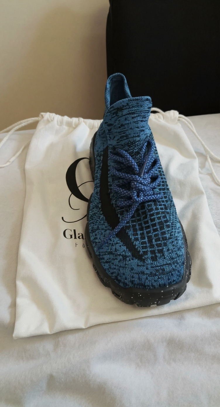 Customer with Glamourize pouch